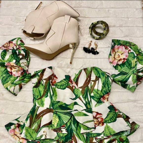 NWT BEAUTIFUL FLORAL ROMPER! - Picture 4 of 7